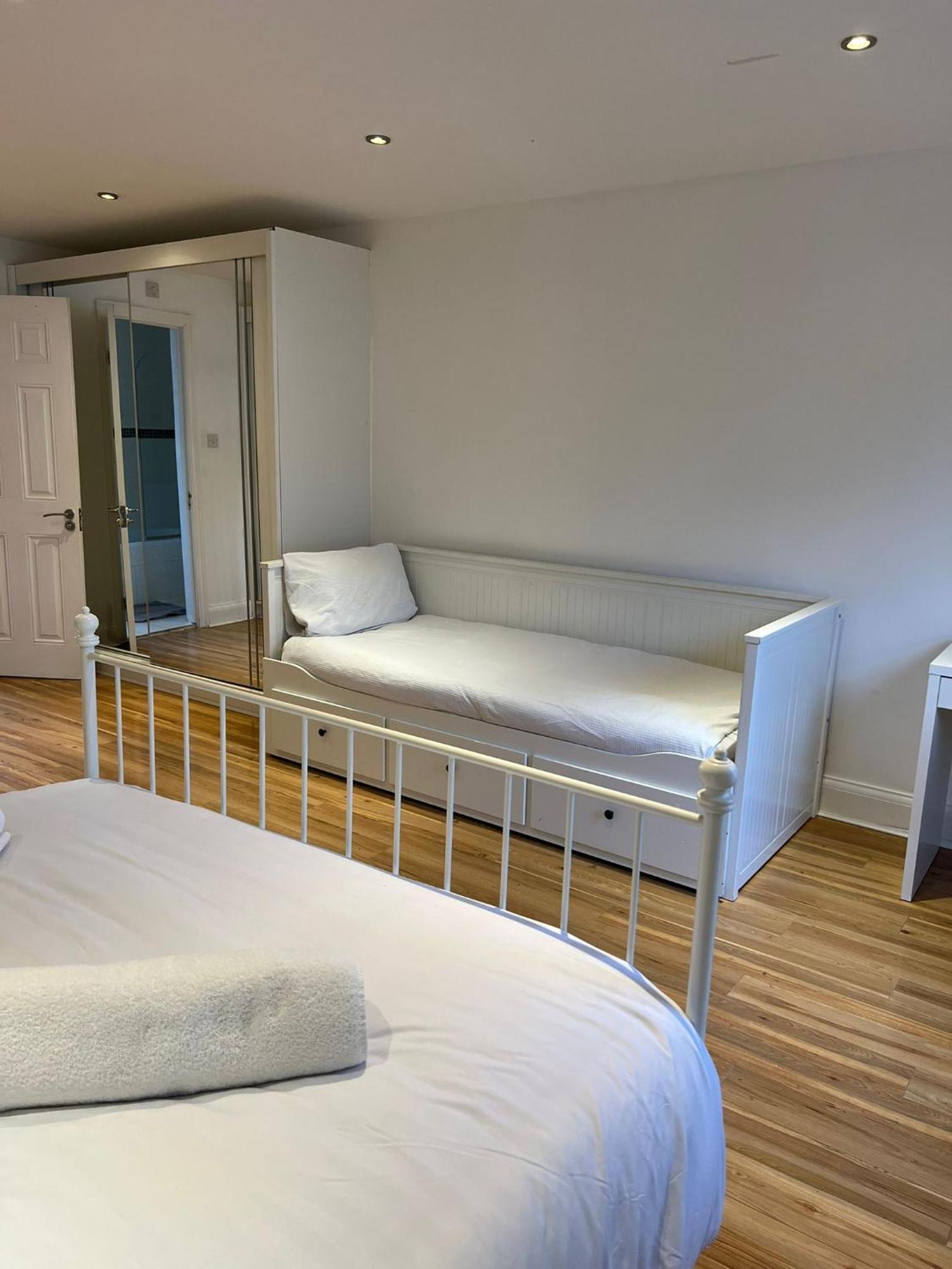 Hotel 93 West Road Londres Exterior foto